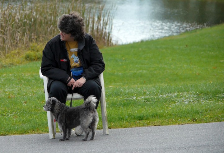 Shelly & her reactive dog Buddy look at Peg and her dog